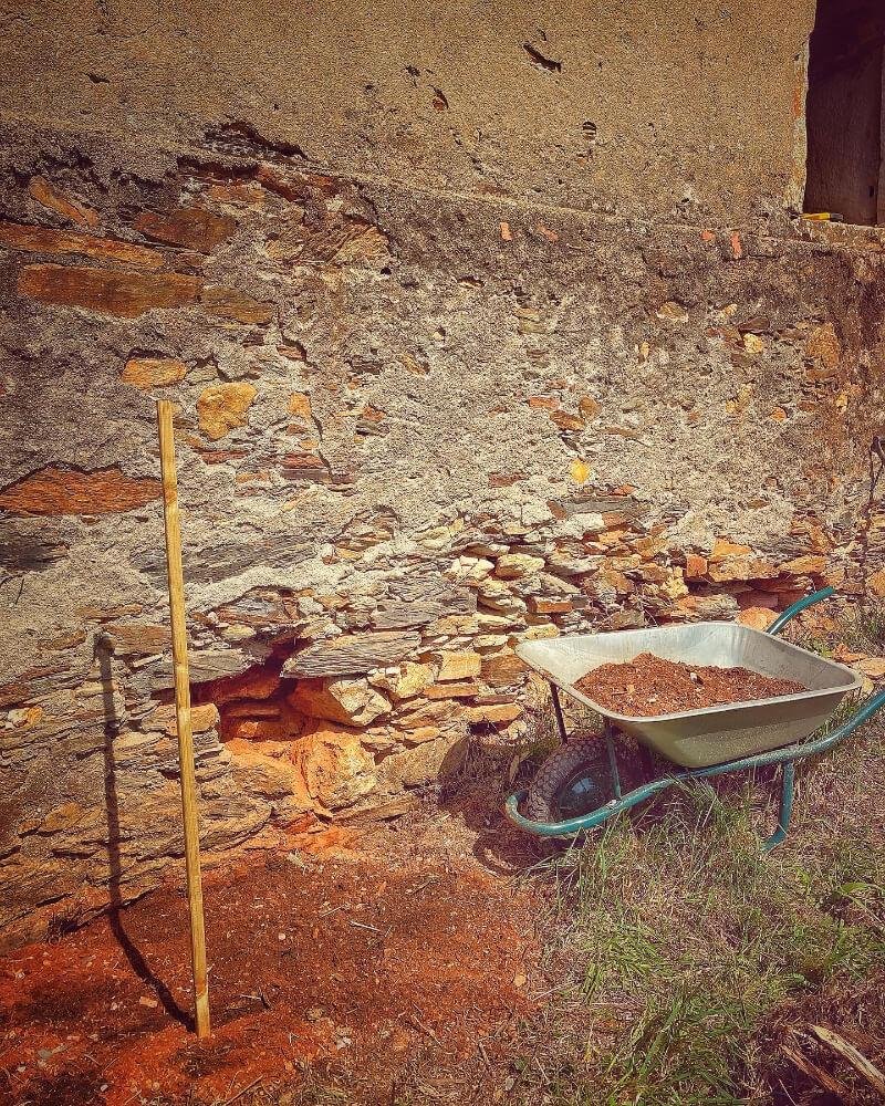 Earth Moving - Clearing rocks to make way for sanitation pipes at nossa Casa Grande