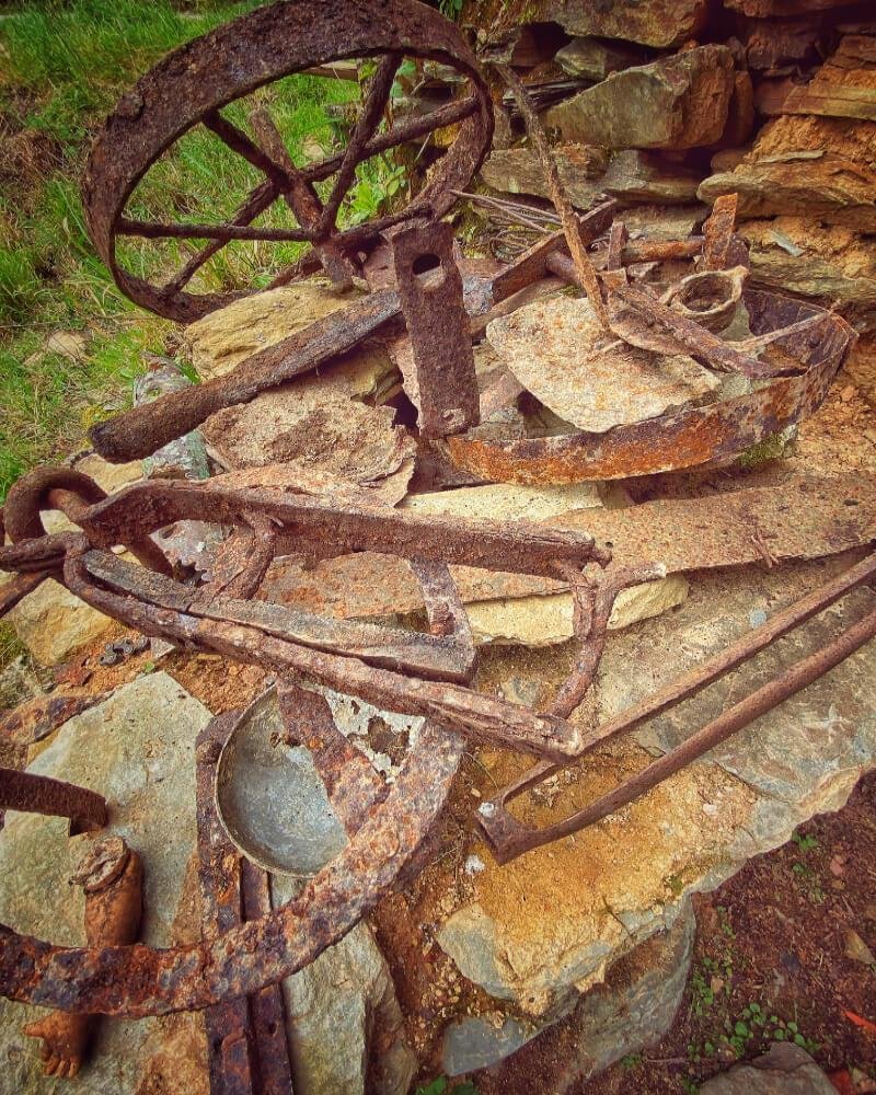 Earth Moving - Buried treasure at a nossa Casa Grande