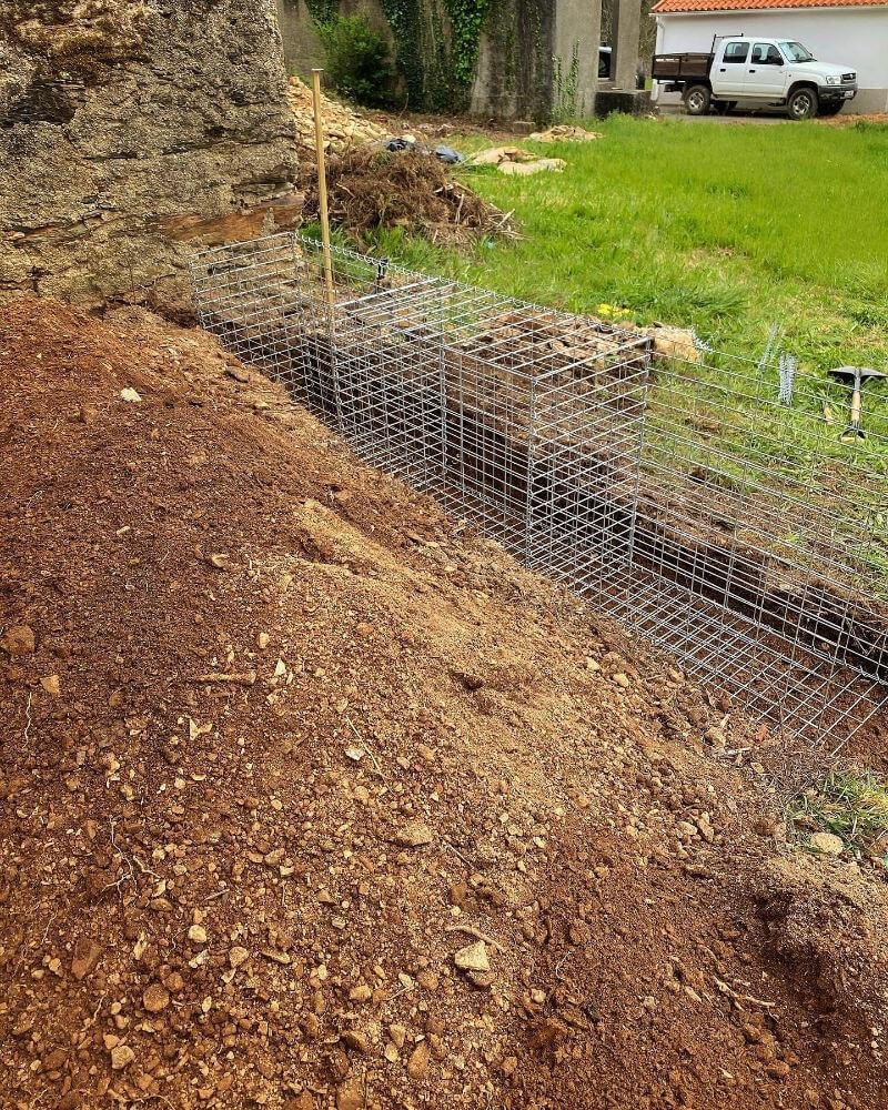 Building the gabion wall at Casa Grande