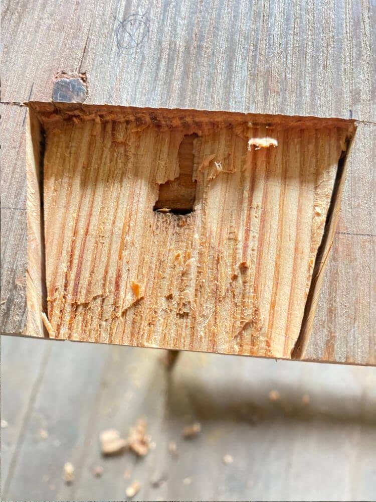 Cutting in a notch on the entrance doors