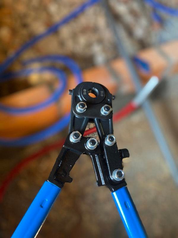 Water pipe crimping tool Water pipe crimping tool